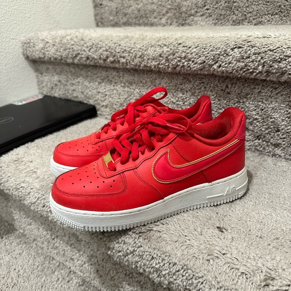 NIKE - Women’s Air Force 1 Low Red Gold Swoosh Sneaker, Size 8 - Picture 3 of 3